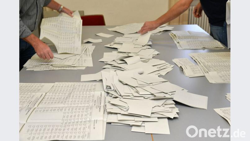 Auf die Auszählung der Stimmzettel bei der Landtagswahl 2018 in Weiden folgt die Wahlanalyse. Sie zeigt innerhalb Weidens ganz unterschiedliche Bilder. Bild: Petra Hartl