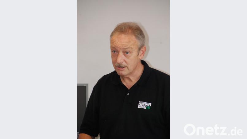 Gernot Schötz, Vorsitzender der Kreisverkehrswacht Amberg, beleuchtete die rechtliche Seite der Pedelec-Nutzung. Bild: Andreas Royer
