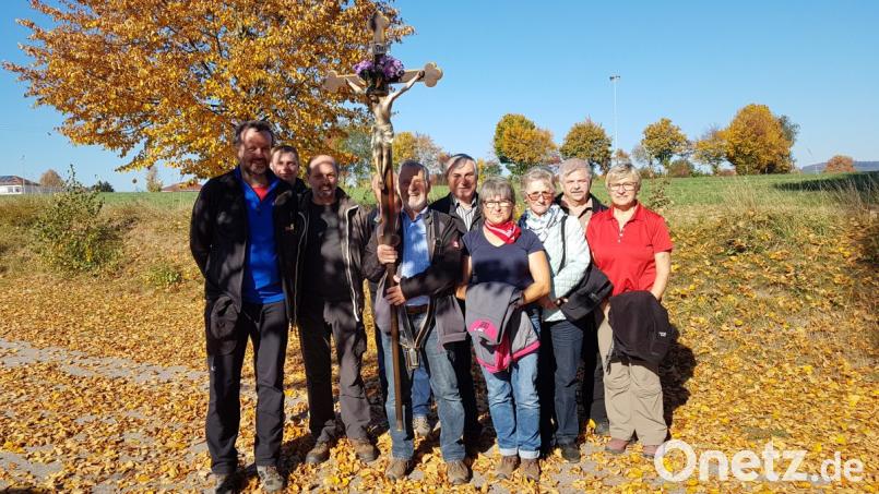 Eine Trausnitzer Pilgergruppe zog betend und singend zur Wieskirche bei Moosbach. Bild: gi
