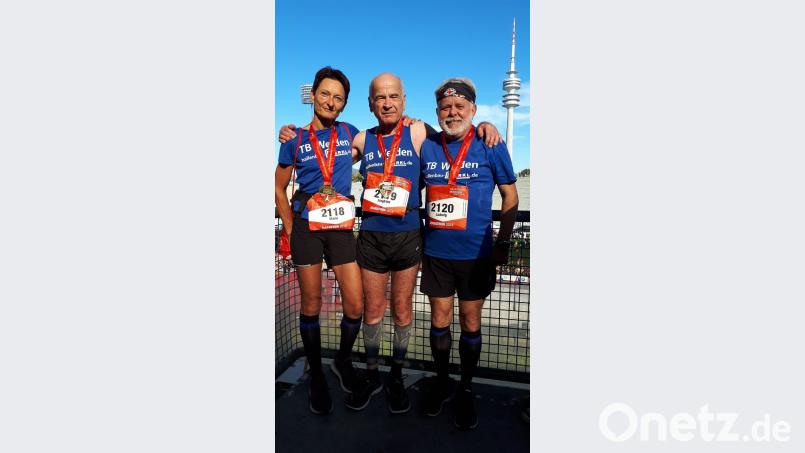 Spitzenplätze bei den bayrischen Marathonmeisterschaften in München erreichten die Sportler des TB Weiden. Maria Wildenauer und Siegfried Bühner (von links) kamen jeweils auf Platz zwei, Ludwig Kreutzer wurde Sechster. Bild: sbü