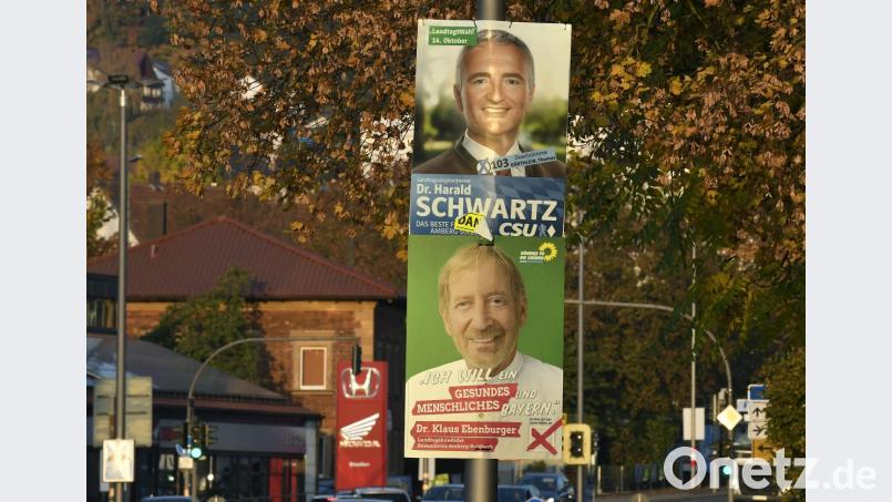 Sinnfällig zeigen die letzten in Amberg hängenden Wahlplakate, dass die CSU gegenüber den Grünen noch einmal die Oberhand behielt. Doch der Kreisvorstand der Christsozialen hat Schwächen in der Wahlkampagne ausgemacht, die es für das nächste Mal abzustellen gelte. Bild: Petra Hartl