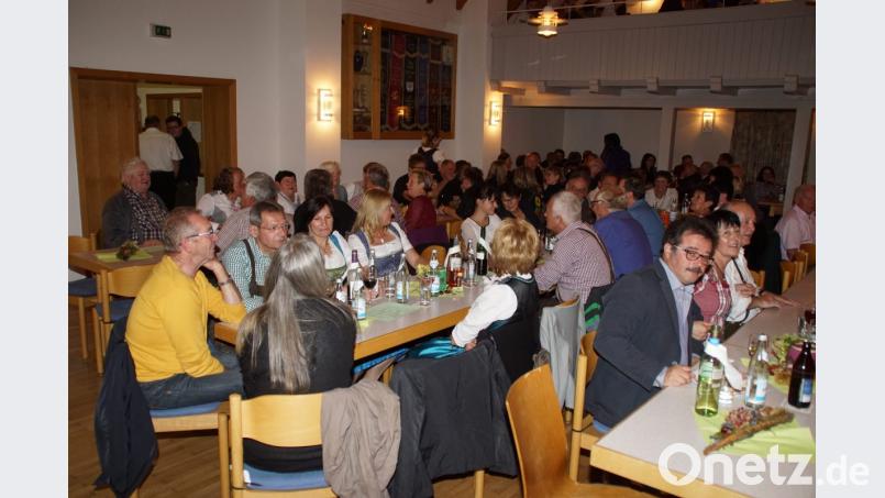 Gut besucht war der Weinabend des Gartenbauvereins im Jugendheim. Bild: mmj