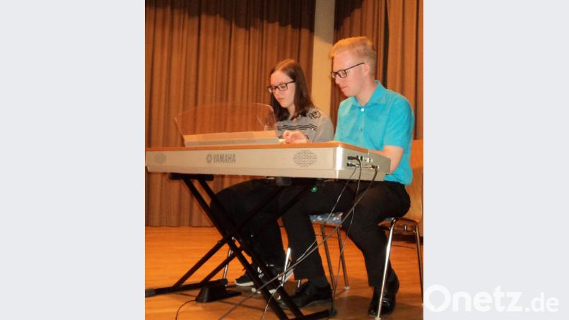 Wirkten im Konzert mit: Die Geschwister Christina und Ludwig Koch. Bild: ksi