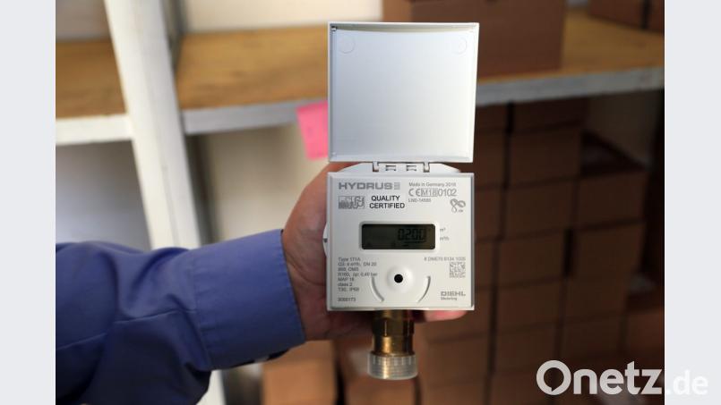 In Schwandorf werden nach und nach die analogen durch digitale Wasserzähler ausgetauscht, die mittels Funktechnik abgelesen werden können Dabei sind Regeln zum Datenschutz zu beachten. Bild: Hösamer