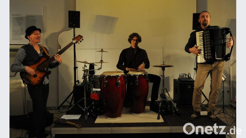 Die Global Shtetl Band spielt in der Synagoge. Bild: gf