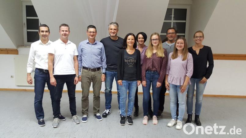 Der neuen Spartenleitung gehören Schriftführer Thomas Reger, Kassier Michael Scherm, Abteilungsleiter Stephan Vetter, dessen Stellvertreter Gerd Schönfelder sowie die Beisitzer Diana Biersack, Angelika Eichhorn, Olivia Reger, Dominik Fischer, Romy Christl und Karina Fischer (von links) an. Bild: ak