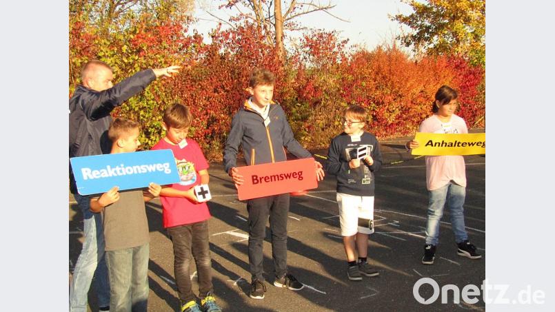 Reaktionszeit und Bremsweg spielen eine wichtige Rolle, um brenzligen Situationen auf der Straße aus dem Weg zu gehen. Bild: sck