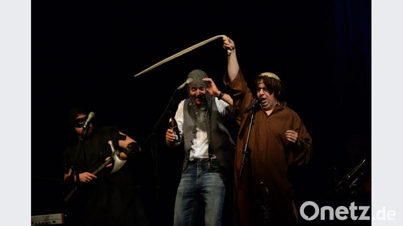 Da Huwa, da Meier und i mit ihrem aktuellen Programm "Zeit is a Matz" zu Gast im Musikomm in Amberg. Bild: brü