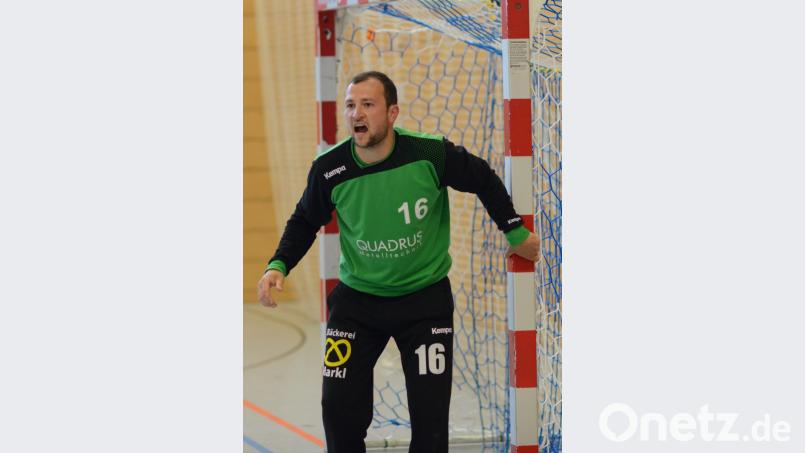 Torwart Florian Sturm muss für die HSG Nabburg/Schwarzenfeld ein sicherer Rückhalt sein. Dann ist in heimischer Halle gegen den Spitzenreiter aus Regensburg eine Überraschung drin. Bild: ham