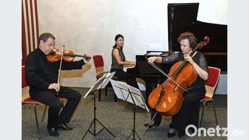 Trotz der überraschenden Programmänderung beweist das „New Cologne Piano Trio Shanghai“ in Sulzbach-Rosenberg seine internationale Klasse. Bild: Petra Hartl