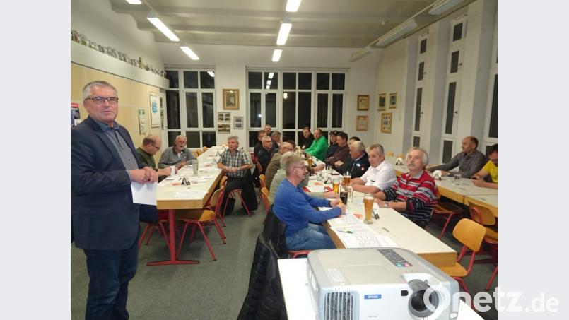Bürgermeister Richard Tischler konnte zahlreiche Vereinsvertreter zur Herbstversammlung begrüßen. Hier wurden die Veranstaltungen für die nächsten Monate abgesteckt Bild: hm
