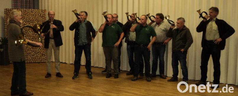 Die Jagdhornbläser eröffneten die Versammlung. Bild: ksi