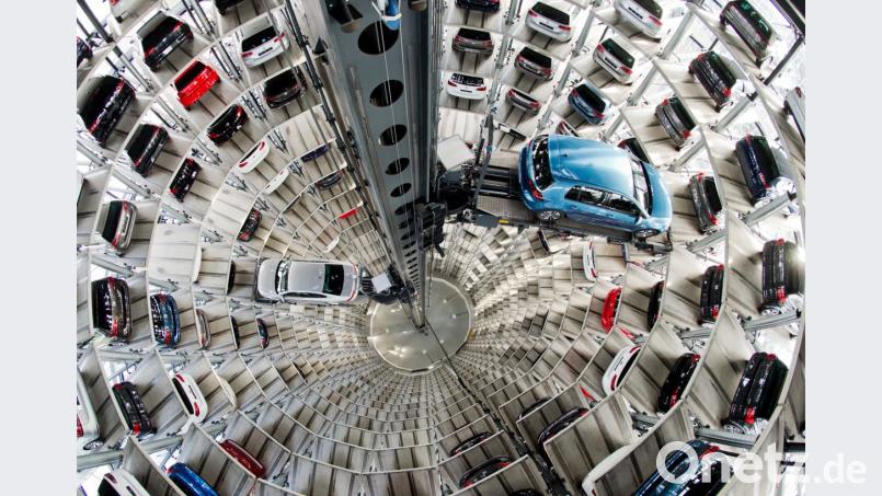 VW will mit der Verschrottung alter Diesel gegen Umtauschprämien beim Kauf eines Neuwagen Fahrverbote verhindern. Bild: Julian Stratenschulte/dpa