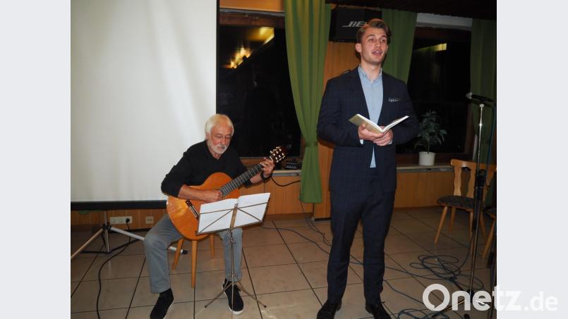 Karl-Heinz Reimeier an der Gittare und Benedikt Pilz Bild: krb