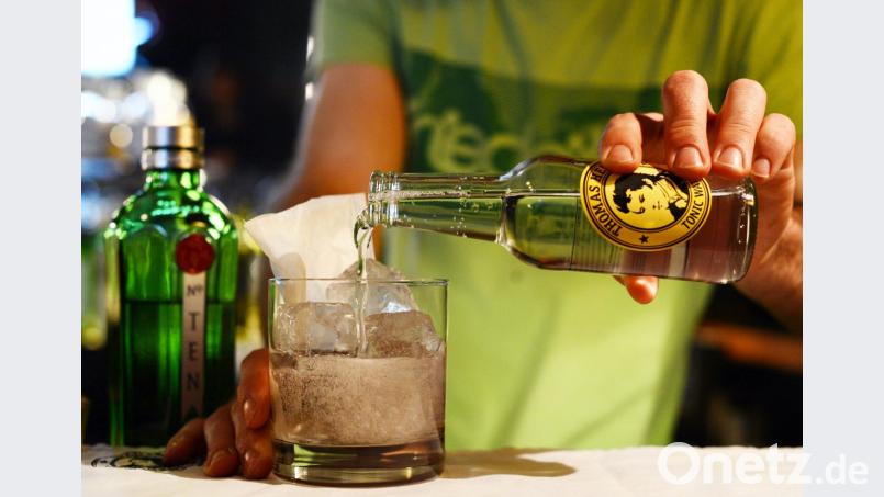 In Nürnberg widmet sich die Gin-Tonic-Messe dem Szene-Getränk. Bild: Jens Kalaene/dpa