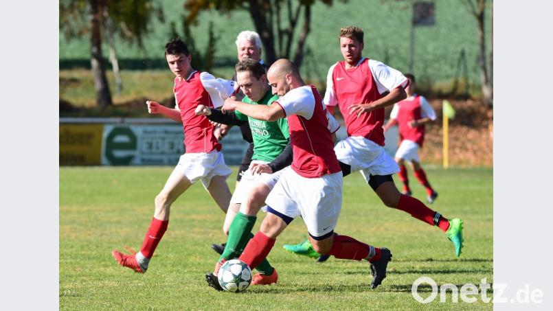 Nach drei Niederlagen in Folge (Szene vom 1:2 bei den Sportfreunden Kondrau II) hat die SG Griesbach/Großkonreuth den Anschluss an das Führungsduo der Kreisklasse Stiftland verloren. Am Sonntag empfängt die Spielgemeinschaft die SG Fuchsmühl, die Kondrauer treten beim SV Leutendorf an. Bild: Thomas Schrems