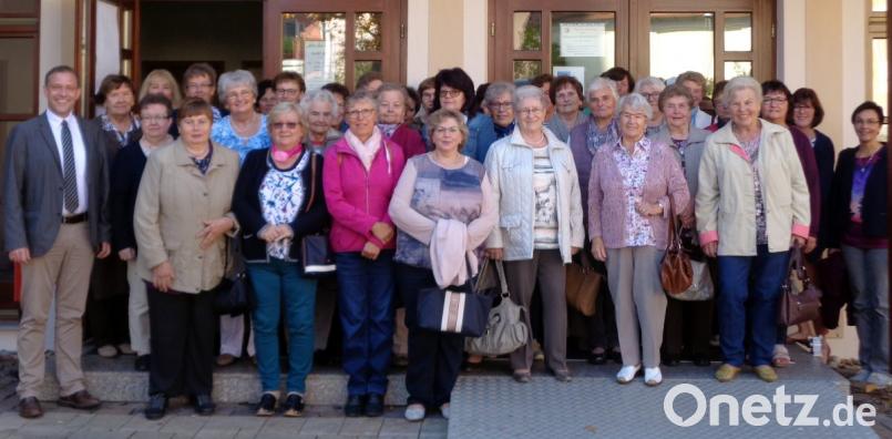 40 Frauen nahmen sich einen Tag Zeit, um beim Einkehrtag des Katholischen Frauenbundes mit Prof. Dr. Hans-Georg Gradl in die Vergangenheit, sowie in die Zukunft zu blicken. Es gab Anregungen, um die eigene Lebenszeit bewusster zu gestalten. Bild: lep