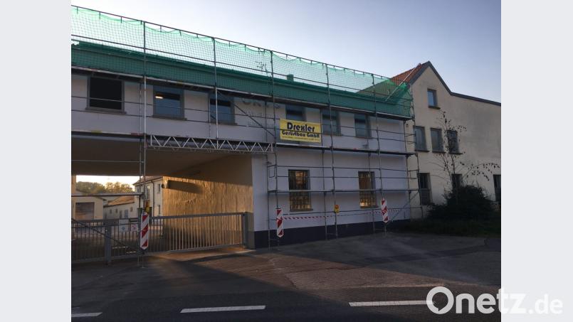 Vorerst wird auf den Dächern früheren Konservenfabrik Gschossmann Strom erzeugt. Später wird daraus der "Okis-Gewerbepark Schwandorf". Bild: ihl