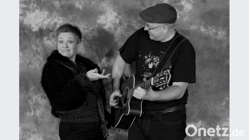 Ein Märchenabend ohne Musik ist für Sabine Kreiner nicht denkbar. In Reiner Wild (Bild) und anderen Freunden findet sie immer wieder musikalische Unterstützung bei ihren Erzählabenden. Bild: exb