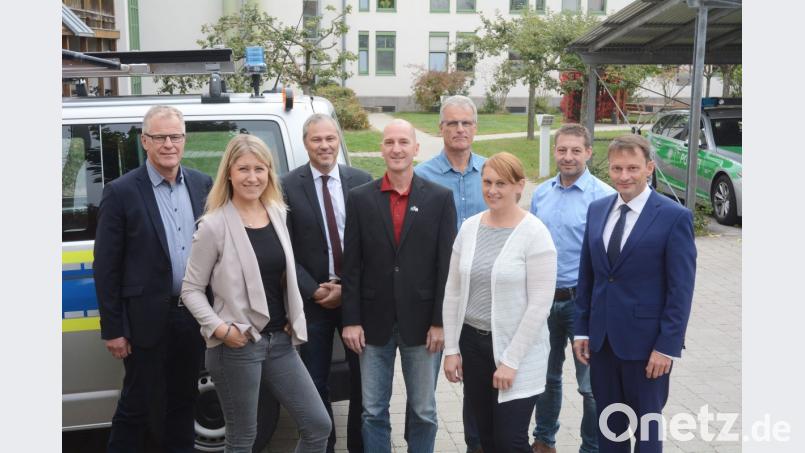 Das K2 mit (von links) Kommissariatsleiter Peter Weig, Kommissarin Carina Buhl, den Kommissaren Jürgen Preisinger, Gilbert Fehlner, Franz Hilburger, Bilanzbuchhalterin Daniela Kormann sowie den Kommissaren Carsten Schultes und Jens Meyer. Es fehlt Heiko Erl.	Bild: gsb Bild: gsb