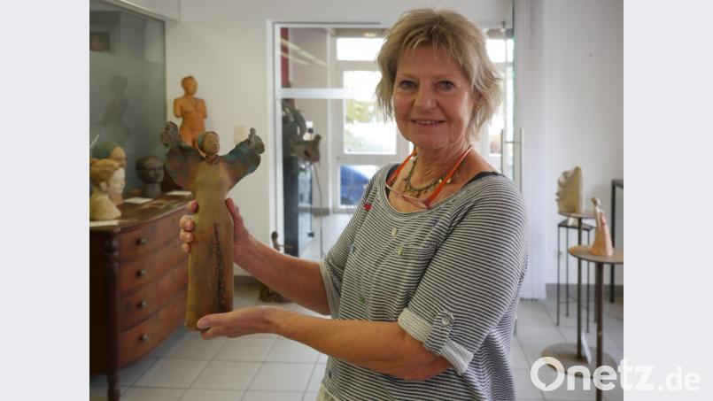 Inge Flor mit Engel. Bild: tr