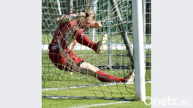 Der Sorghofer Thomas Götzl hängt in den Seilen. Zur Saison-Halbzeit ist die Lage im Abstiegskampf eigentlich schon ausssichtlos. Doch genau das macht die Mannschaft für ihre Gegner gefährlich. Bild: Hubert Ziegler
