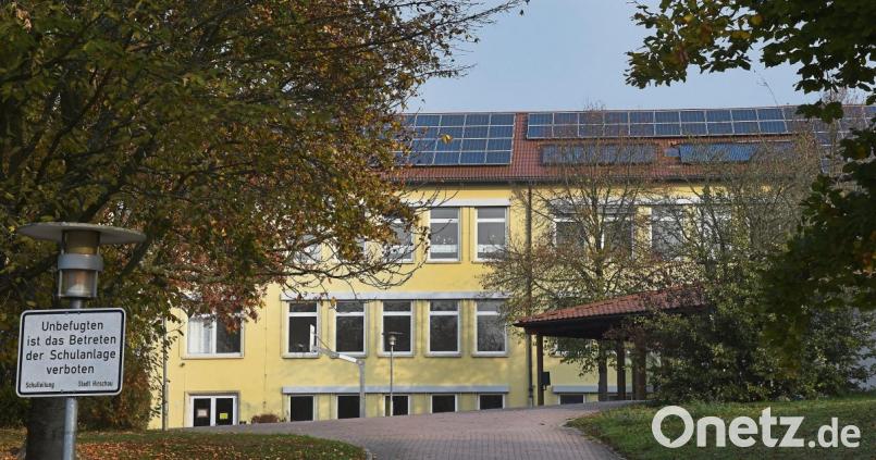 Der Stadtrat bringt die Sanierung der Hirschauer Schule auf den Weg. Das Projekt ist mit Gesamtkosten von rund zwölf Millionen Euro veranschlagt. Bild: Petra Hartl