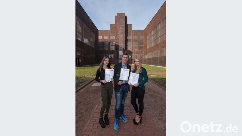 Die drei Preisträger Elina Schönberg, Christoph Schönberg, Fiona Schönberg (von links) bei der Deutschen Meisterschaft sind gleichzeitig die Organisatoren der Bayerischen Meisterschaft. Bild: exb