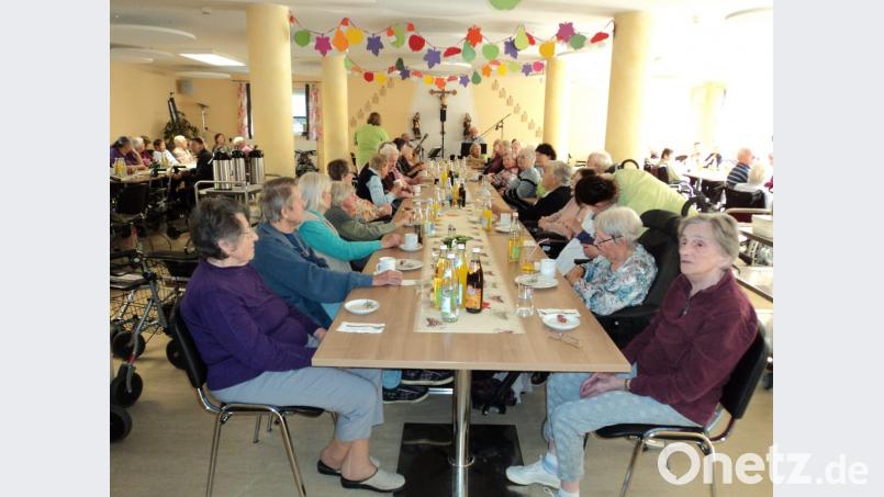 Das Weinfest führte zu einem geselligen Beisammensitzen mit Freunden und Bekannten. Bild: ksi