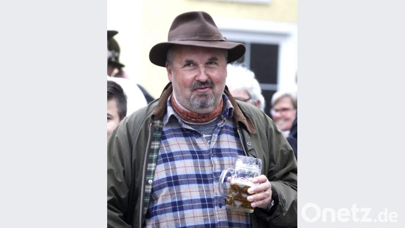 "Eventredner" Hubert Rathey verkündete ein neues Zeitalter für den Stadtteil Fronberg. Bild: Hirsch