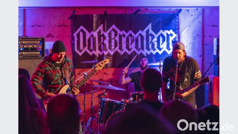 Die Band &quot;Oakbreaker&quot; aus Tirschenreuth bei ihrem Auftritt am Samstag im Jugendheim Waldsassen Bild: joz