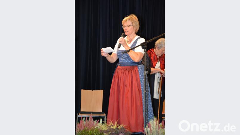 Witzig, amüsant und charmant führte Moderation Lisa Wilhelm unterhaltsam durch das Nachmittagsprogramm. Bild: Freya Stöckl
