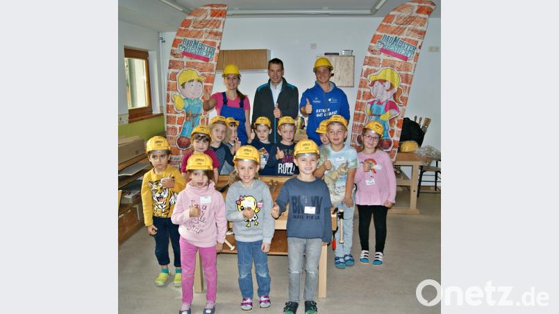 &quot;Baumeister gesucht&quot; waren am Freitag im Kinderhaus St. Michael bei der Aktion der Bayerischen Bauwirtschaft. Die Kassecker-Gruppe hatte die Patenschaft übernommen. Bild: exb