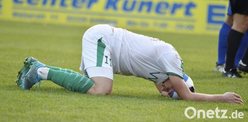 Torjäger Marco Seifert und seine DJK Gebenbach liegen nach der 1:5-Heimklatsche gegen den Würzburger FV am Boden. Bild: Ziegler