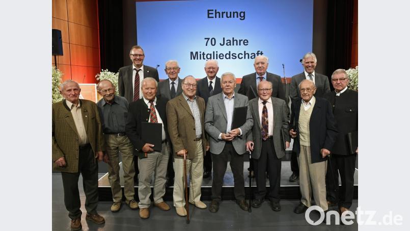 Sie werden für 70 Jahre geehrt. Bild: Petra Hartl