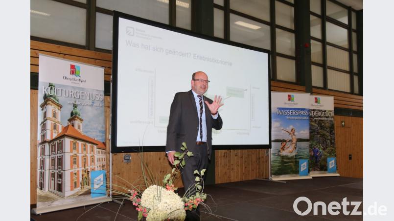 Prof. Dr. Heinz-Dieter Quack erzählt von der Theorie des Tourismus. Bild: sne