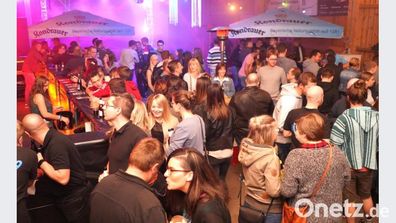 Die Vereinshalle hat der FSV-Förderkreis in eine Disco für die Kirwaleute eingerichtet. Bild: fvo