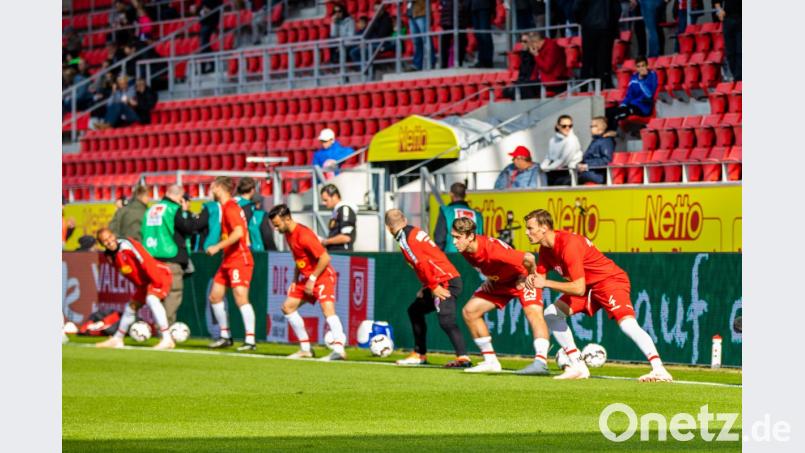 Die Regensburger machen sich heiß fürs Punktspiel gegen den SV Darmstadt 98. Bild: Jahn Regensburg