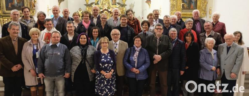 Seit 10, 15, 30, 35, 40 und 45 Jahren teilen diese Ehepaare Freud und Leid miteinander. Bild: le