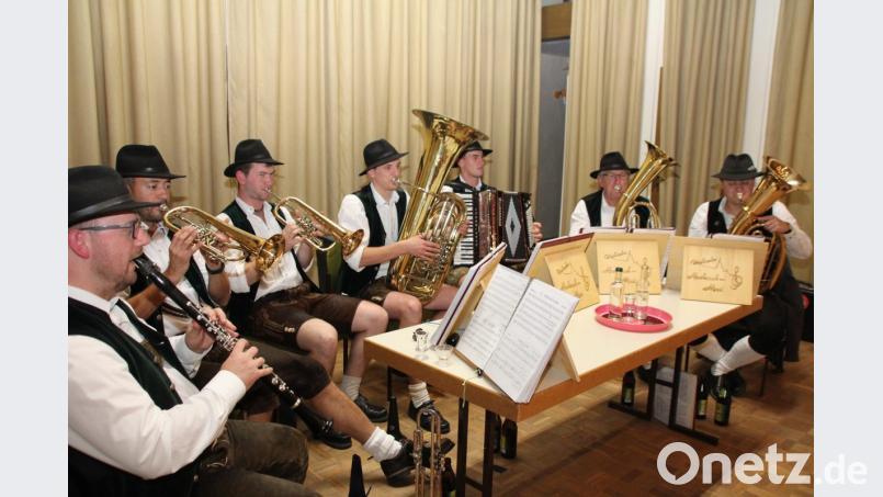 Für beste Kirwamusik sorgte über den ganzen Abend hinweg die &quot;Vöichtacher Rucksack- Musi&quot; mit Landlern, Polkas und &quot;Boarischen&quot;. Bild: frd