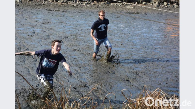 Zu durchqueren gab es einen abgelassenen Fischteich. Bild: jr