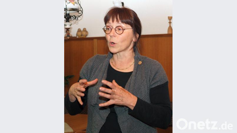 Architektin Martina Dietrich zeigte Beispiele aus der kommunalen Praxis zum Thema „Wir wollen wir morgen wohnen?“ auf. Bild: sön