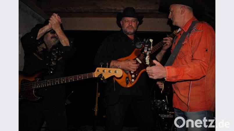Herbert, Helmut und Jockl: die drei &quot;Saitenrocker&quot; der Band. Bild: gge