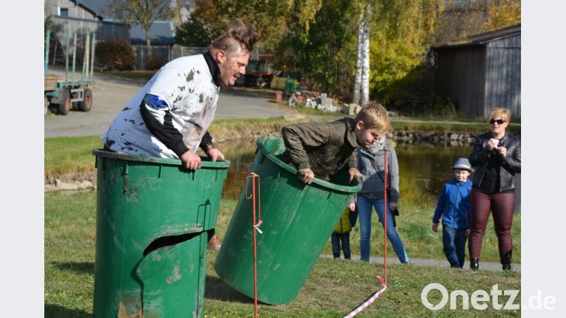 Als Herausforderung entpuppte sich das Tonnenhüpfen. Bild: jr