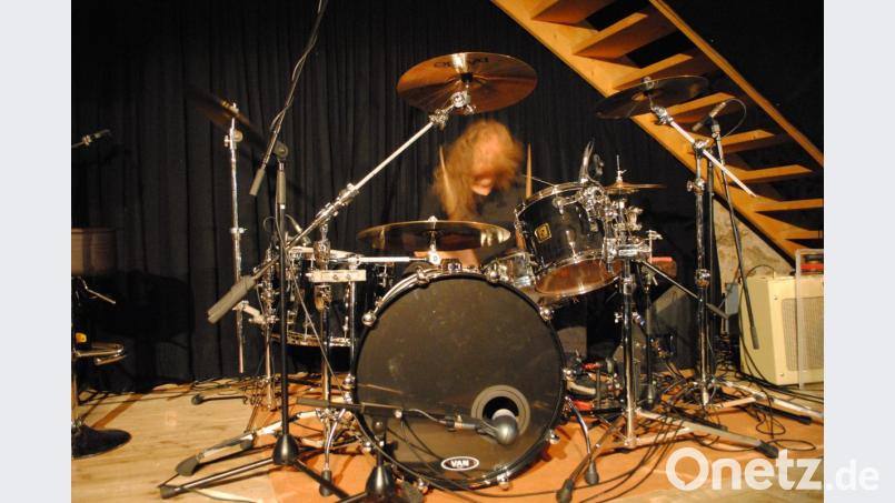 Drumsolo vom Feinsten: Reinhold Keck bringt die Menge zum Jubeln. Bild: gge