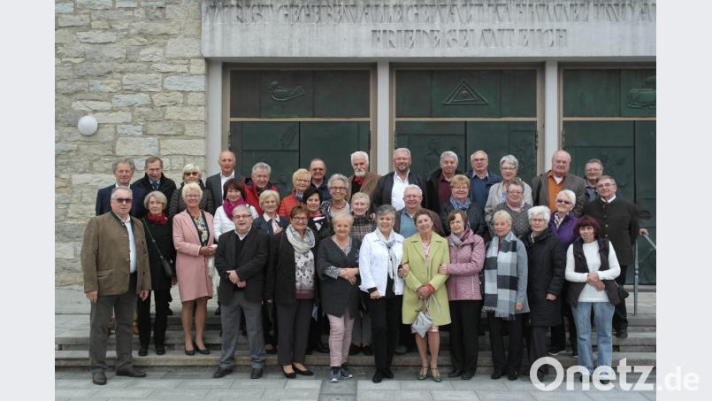 Am Samstagvormittag ging es für den Schülerjahrgang 1947/48 zum obligatorischen Klassenfoto. Bild: abu