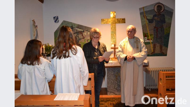 Niederland feiert das Patrozinium der Dorfkapelle. Pfarrer Josef Most hält den Festgottesdienst. Elisabeth Völkl trägt Lesung und Fürbitten vor. Bild: gi