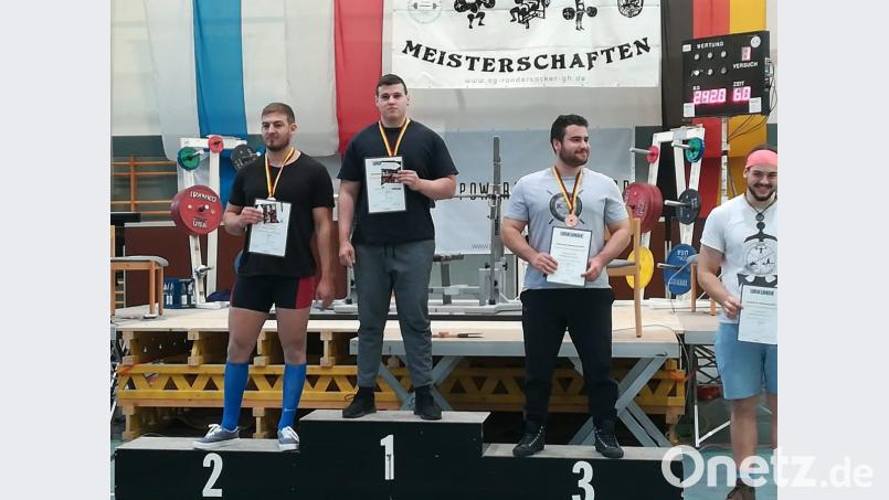 Jonas Mockwitz (Mitte) holte die Goldmedaille. Bild: exb