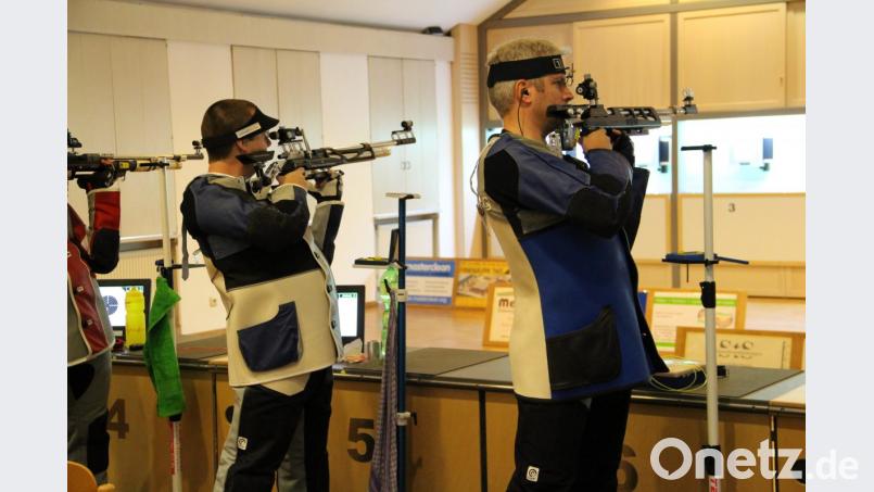 Punktelieferant Markus Ulrich (rechts) Holzhammer gegen Christian Wimmer Oppersdorf Bild: ffl