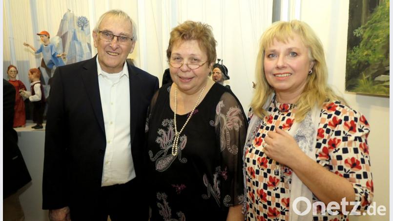 Eva Maria Keil (rechts) eröffnete mit Christine und Raimund Pöllmann die Sonderausstellung im Stadtmuseum. Bild: Hirsch
